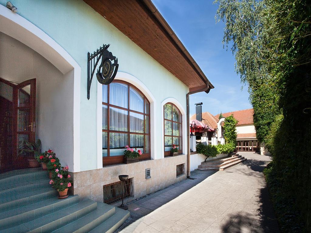 Hotel Napoleon Austerlitz Dış mekan fotoğraf